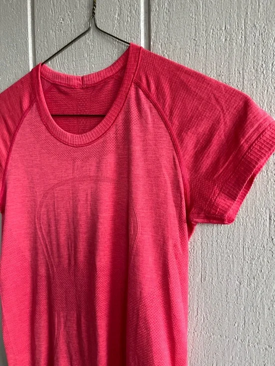 Lululemon Swiftly Tech Short Sleeve Crew in Pink Size 8 - Picture 2 of 7